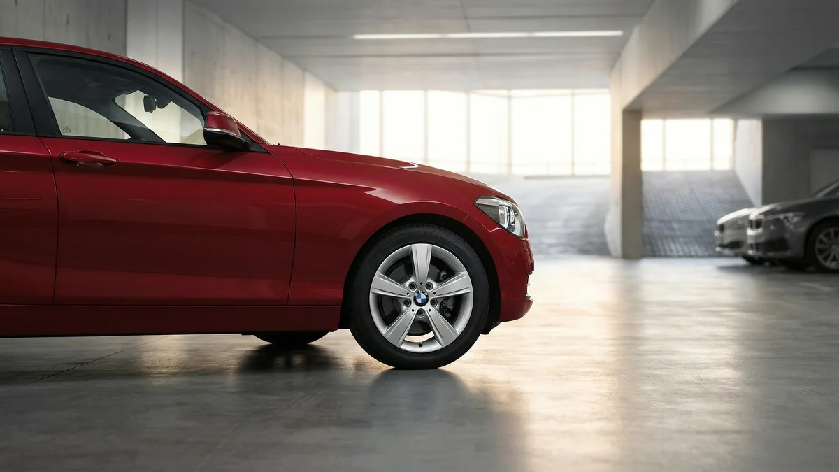 Jante 16 pouces style 376 pour BMW Série 1 F20 F21 — visuel en situation sur une BMW Série 1