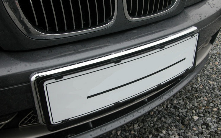 Support de plaque d'immatriculation chromée pour BMW Série 3 E46 coupé.