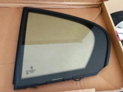 Vitre fixe custode arrière (coté au choix) pour BMW Série 1 E87 (5 portes)