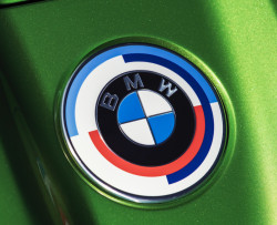 Nouveau Logo de capot BMW "M" 50 ans - BMW I4 G26