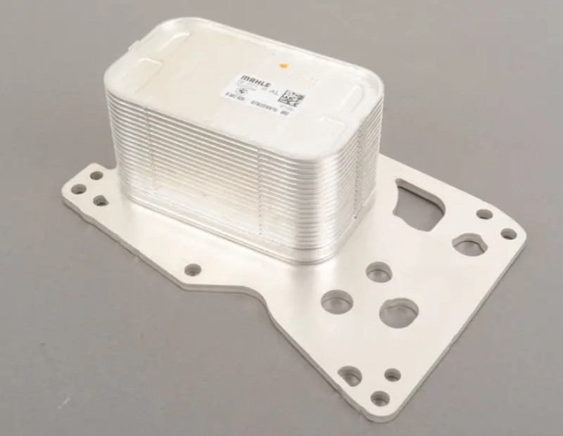 Échangeur thermique de filtre à huile pour BMW Série 3 E90 E91 E92 E93 LCI Phase 2 (318d / 320d uniquement)