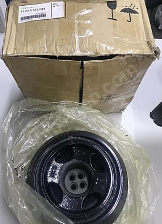 Amortisseur de vibrations / Poulie dumper avec Vis ASA (M10x65) pour BMW Série 5 F10 F11 F07 GT (M550d uniquement)