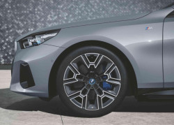 Jante 20" Style 939M en alliage léger gris midnight pour BMW Série 5 G60 G61