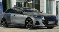 Jeu de roues complètes été 21" style 943M Frozen Midn.Grey (M Performance) pour BMW Série 5 G60 G61