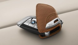 Etui à clés BMW couleur Sattelbraun avec fermoir en acier inox pour BMW Série 1 F40