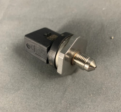 Capteur haute pression / injection pour BMW X3 F25 X4 F26 (essence uniquement)