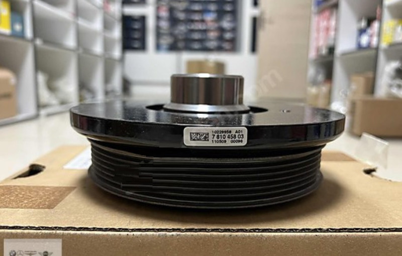 Amortisseur de vibrations / Poulie dumper pour BMW Série 1 E81 E82 E87 E88