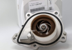 Pompe à eau mécanique AVEC VIS pour BMW Série 3 F30 F31 (316i uniquement)