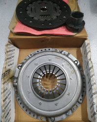 Jeu embrayage pièces sans amiante avec levier de débrayage (D 228mm ) pour BMW Série 5 E34 (520i uniquement)