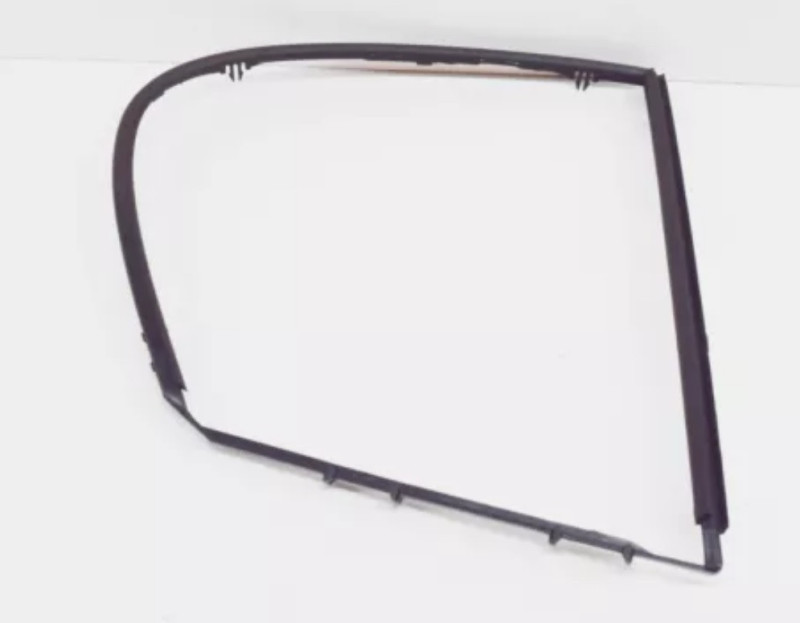 Joint de glace latérale arrière droit (passager) pour BMW Série 1 E87 (5 portes)